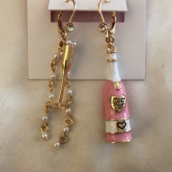 Betsey Johnson Pink Enamel Champagne & Flute Mismatch Drop Earrings NWT - Picture 6 of 11
